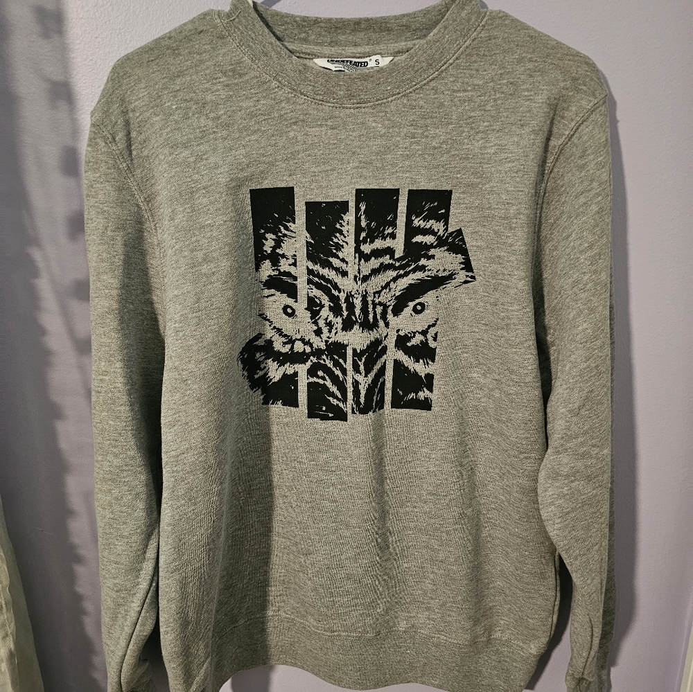 Undefeated sweatshirt size small